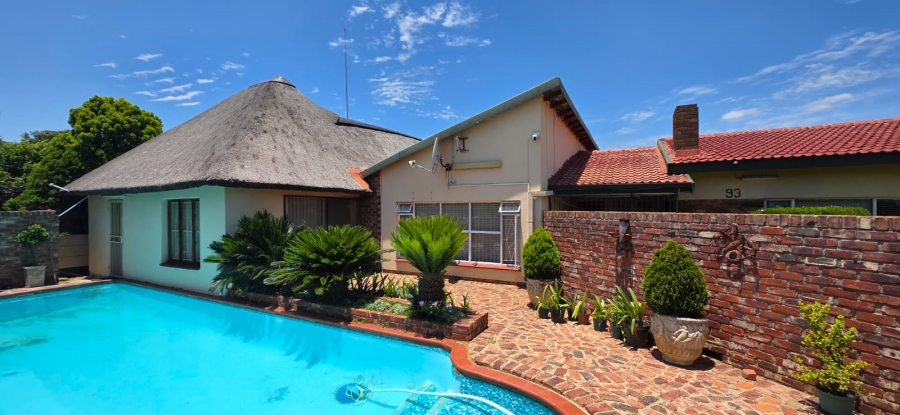 8 Bedroom Property for Sale in Meiringspark North West